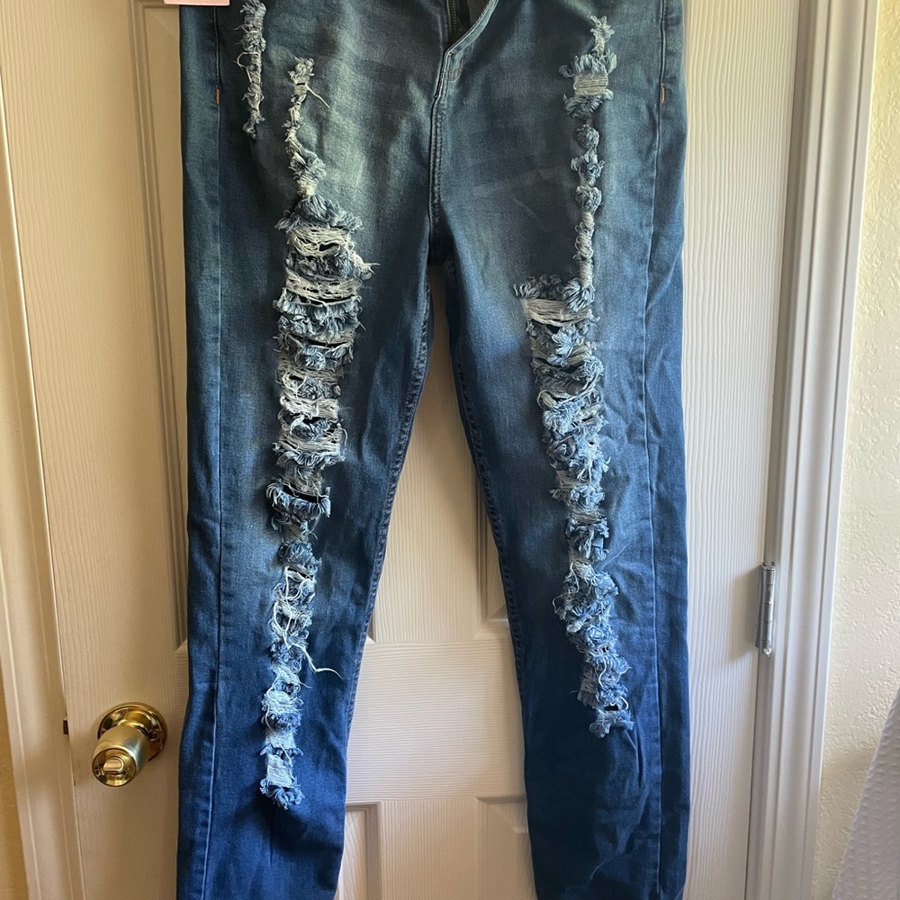 Distorted Jeans PRETTYLITTLE THING NWT - Picture 2 of 9